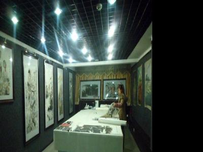 “慈航·2013曬佛節(jié)中國(guó)美術(shù)家50人大型精品國(guó)畫展”布展結(jié)束