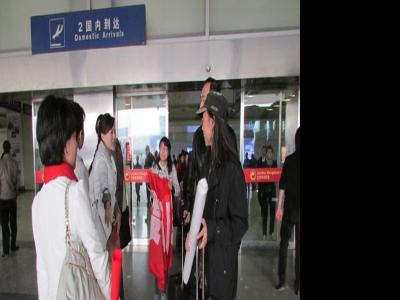 參加“絲綢之路深度采風(fēng)”畫(huà)家王同君、王云昨日抵達(dá)蘭州