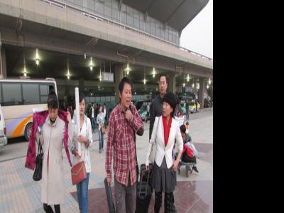 參加“絲綢之路深度采風(fēng)”畫(huà)家劉正洪抵達(dá)蘭州