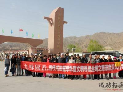 張掖丹霞觀自然奇觀 嘉峪雄關看鄺美戈壁