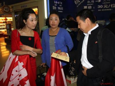 敦煌朝圣采風畫家安奇、張馨月今日乘機 ...