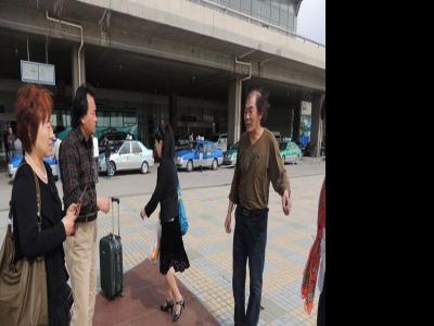 參加大美甘肅·“甘南尋夢”畫家溫海峰、李清明抵達蘭州