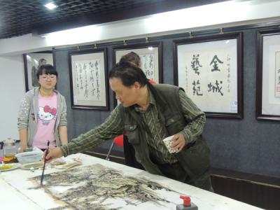 顧曉東參加“大美甘肅&#8226;中國當(dāng)代書畫家隴上行敦煌朝