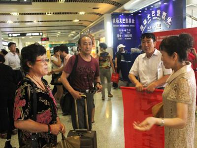 遼寧國畫院副院長陸允明、職業(yè)畫家張偉忠抵蘭