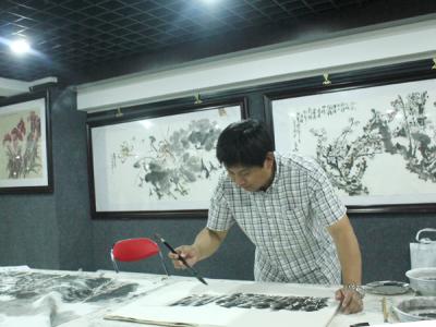 全國政協(xié)畫院秘書長羅公染成功美術館繪制精美冊頁