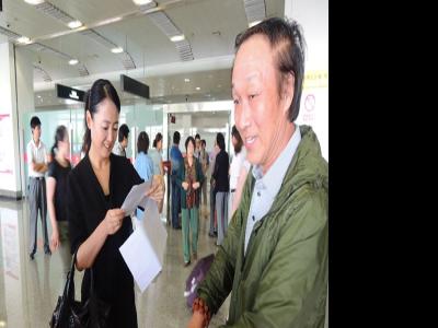 “當代書畫名家雪域梵音圣境之旅”采風團顧問師恩釗抵達