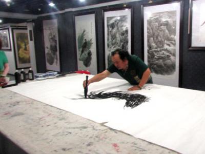 山湘子成功美術(shù)館創(chuàng)作丈二作品《報喜迎春》