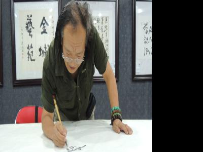 畫家劉孝禮在“當代書畫家雪域梵音圣境之旅采風筆會活動