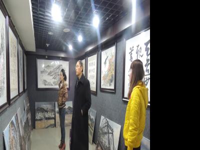 山東省美協(xié)理事高偉參觀蘭州成功美術(shù)館