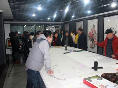 王祖銘畫(huà)家日參觀者逾千