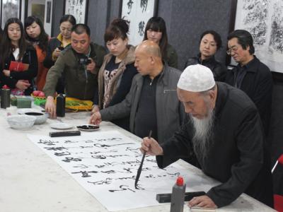行走的書法藝術(shù)——記著名畫家馬西園畫家日·書法創(chuàng)作