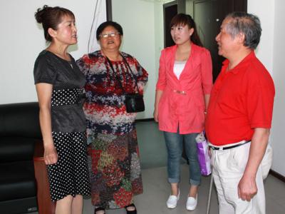 上海知名畫家曹舒天參觀成功美術館