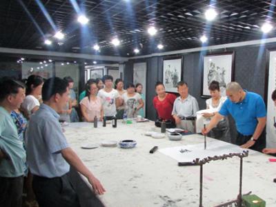 著名人物畫(huà)家王家訓(xùn)先生7月18日做客成功美術(shù)館