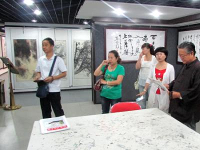 "獨樹一幟"哈密瓜畫家劉岳林做客成功美術館