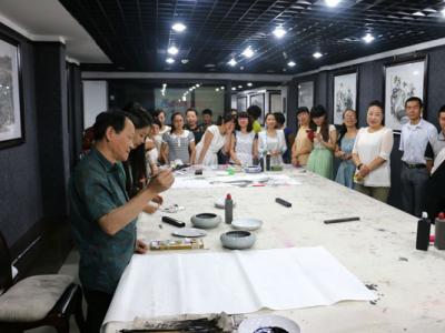 江西財(cái)經(jīng)大學(xué)陽小毛“畫家日”今上午在成功美術(shù)館開啟
