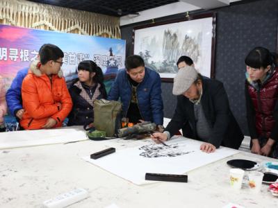 鄧惠伯教授在成功美術館揮毫創作