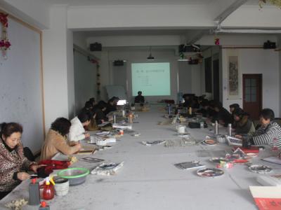 成功書畫家網(wǎng)記者在劉懷勇教授美術(shù)課堂聆聽儒釋道與中國