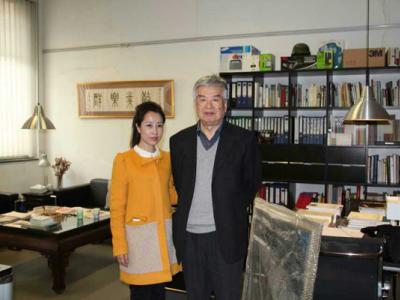 王明旨院長接受成功書畫家網(wǎng)采訪：堅持藝術(shù)與科學(xué)交融的