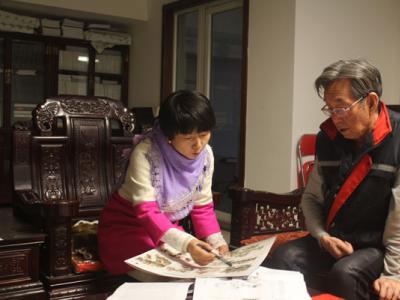成功美術館副館長拜訪著名人物畫家馬西光
