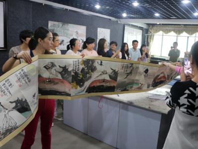 站在“傳統(tǒng)”的肩膀上創(chuàng)新——知名人物畫(huà)家宣兵先生冊(cè)頁(yè)