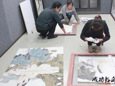 蘭州成功美術館畫家日前布展忙