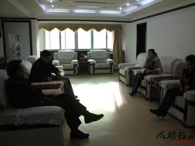 成功書畫家網記者采訪青綠山水畫家劉艷會