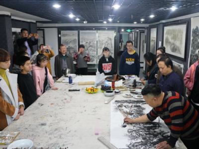 中國人民大學畫院呂大江山水畫工作室畫家齊聚成功美術館舉辦筆會
