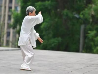 官員退休后有點崩潰：字畫沒人買了