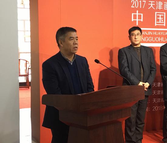 天津畫院青創中心主任楊維民介紹展覽情況