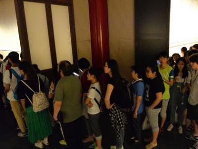 看展覽成假期標配 排隊看展背后是跟風還是真愛？