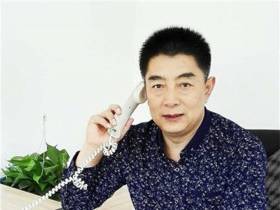 周軍 鐵骨柔情書寫人生