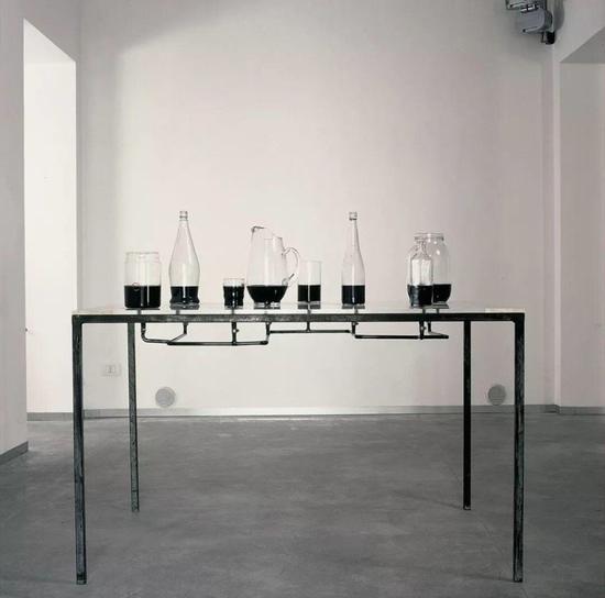 查爾斯·雷，《病毒研究》，玻璃、金屬、墨水，93 x 137.5 x 75 cm，1986