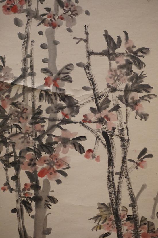 吳昌碩畫杏花桃花，也灼灼可愛