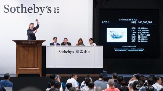 清乾隆御制琺瑯彩虞美人題詩盌 拍賣現場