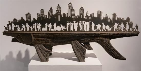 32、項金國 《江城印象》鋼，88cm×200cm×38cm，2008年 湖北美術館藏