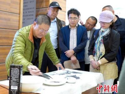 川西畫家塔河源頭創作 推動內地與邊疆文化藝術交流