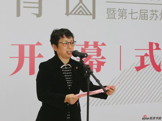 蘇州市文聯黨組書記、副主席陸菁主持開幕式