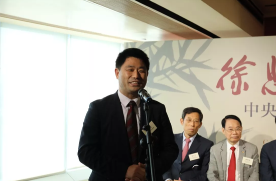 紫荊雜志社社長、總編輯楊勇在開幕式上致辭