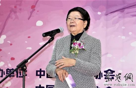 第十屆全國(guó)人大常委會(huì)副委員長(zhǎng)、中國(guó)關(guān)心下一代工作委員會(huì)主任顧秀蓮宣布展覽開(kāi)幕
