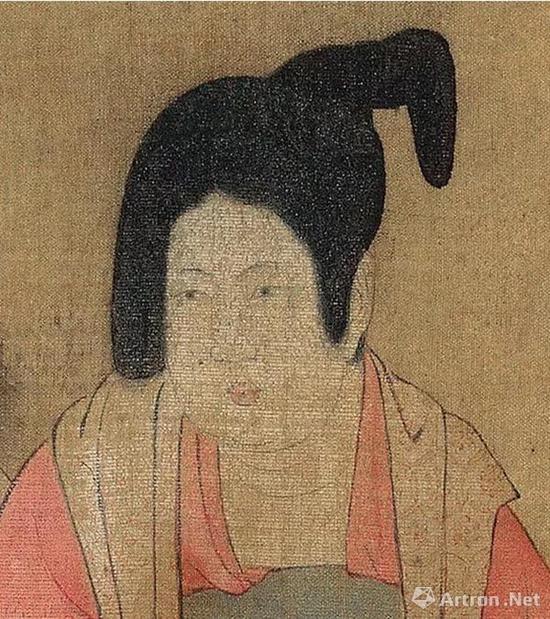 《虢國夫人游春圖》中梳墮馬髻的女性之一