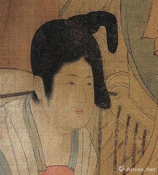 《虢國夫人游春圖》中梳墮馬髻的女性之二