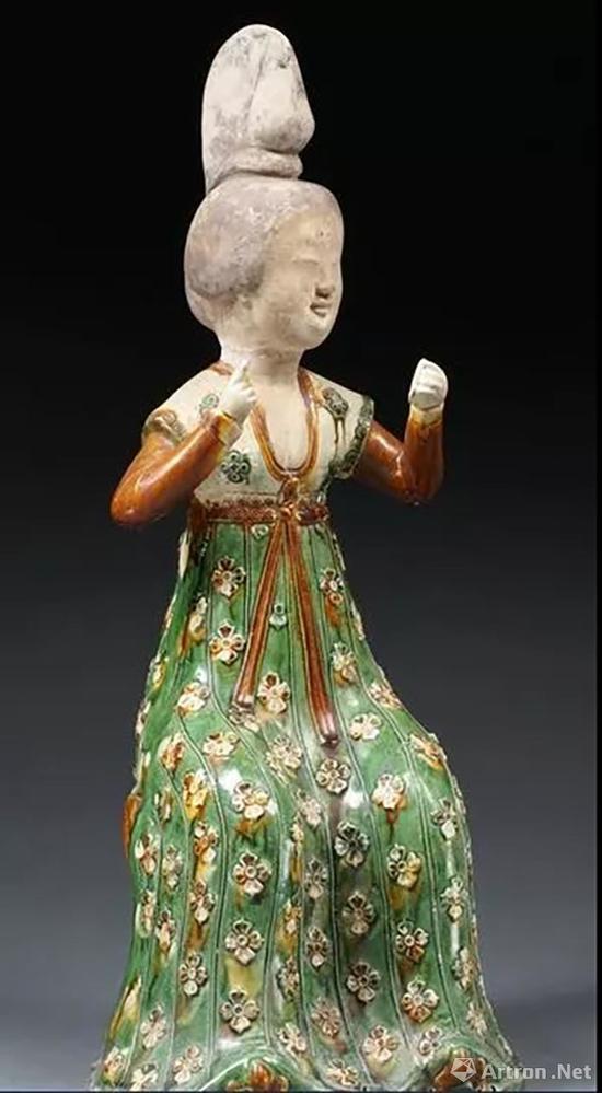 三彩梳妝女俑，中國國家博物館藏