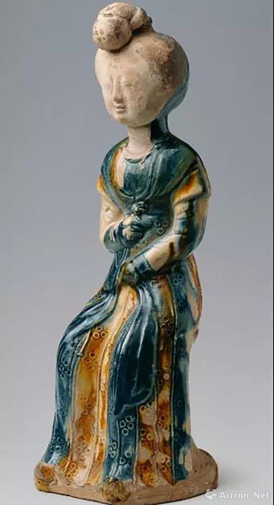 三彩釉陶女坐俑，中國國家博物館藏