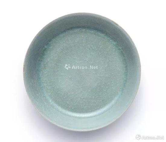 北宋汝窯天青釉洗 成交價：2.942875億港幣