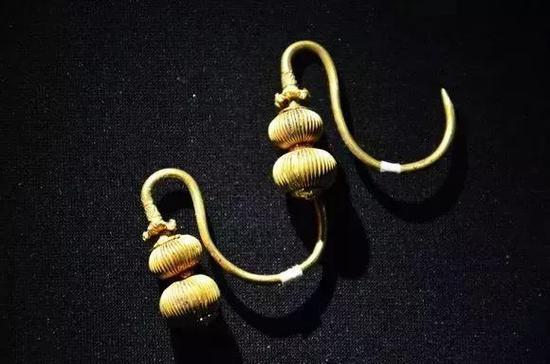 明代葫蘆形金耳環(huán)