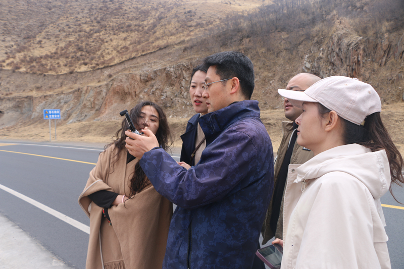 追蹤巨擘踏春色 傳道隴上授藝魂——中國國家畫院張江舟師生甘南采風活動散記二