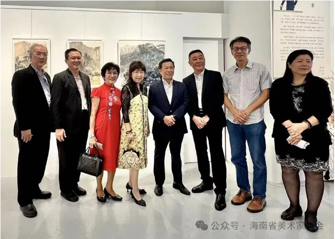 阮江華山水畫展在新加坡開幕，向世界展示中國(guó)傳統(tǒng)藝術(shù)和海南風(fēng)情