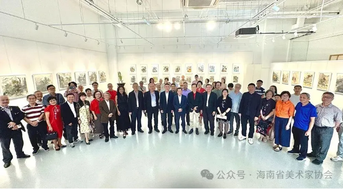 阮江華山水畫展在新加坡開幕，向世界展示中國(guó)傳統(tǒng)藝術(shù)和海南風(fēng)情