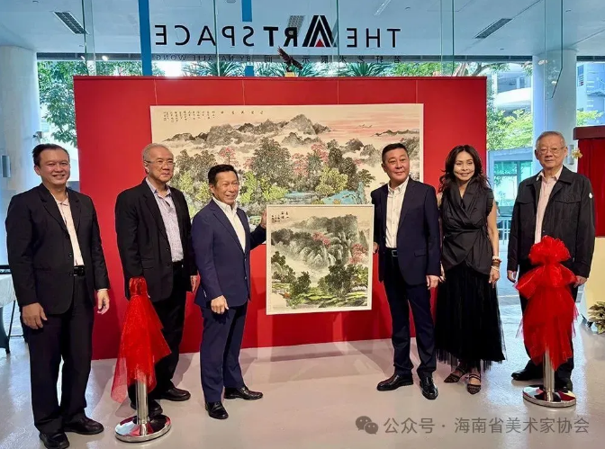 阮江華山水畫展在新加坡開幕，向世界展示中國(guó)傳統(tǒng)藝術(shù)和海南風(fēng)情
