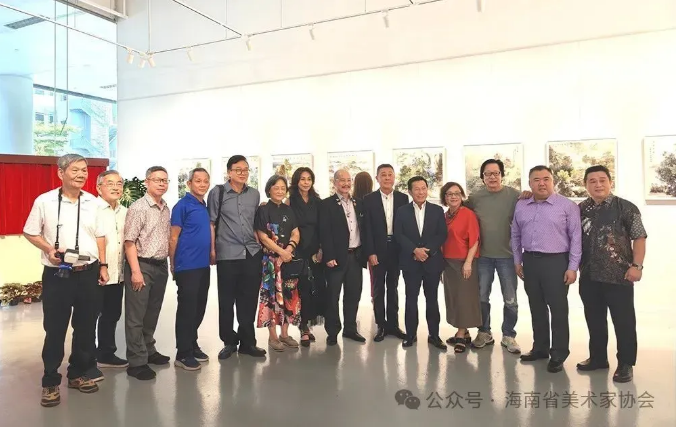 阮江華山水畫展在新加坡開幕，向世界展示中國(guó)傳統(tǒng)藝術(shù)和海南風(fēng)情